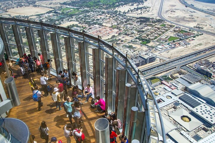 Experience breathtaking views from the 124th floor of Burj Khalifa where the stunning Dubai skyline unfolds below. Follow up with a delightful afternoon tea at Al Bayt paired with scenic charm.
